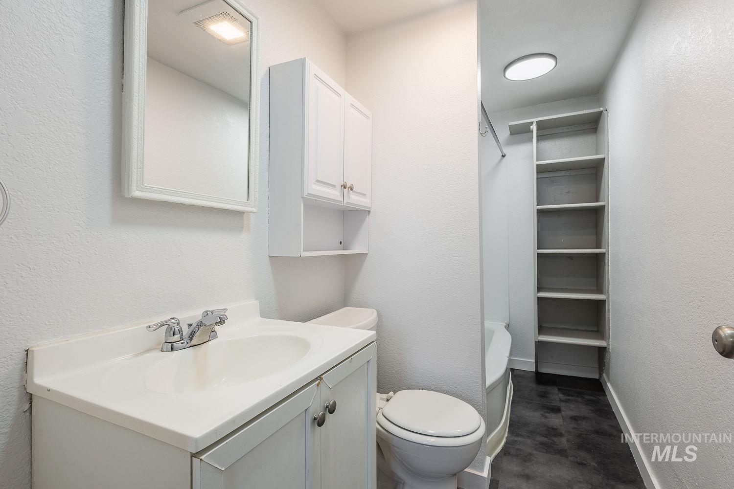 420 S 1st Ave, Caldwell, Idaho 83605, 2 Bedrooms, 1 Bathroom, Residential Income For Sale, Price $380,000,MLS 98977127