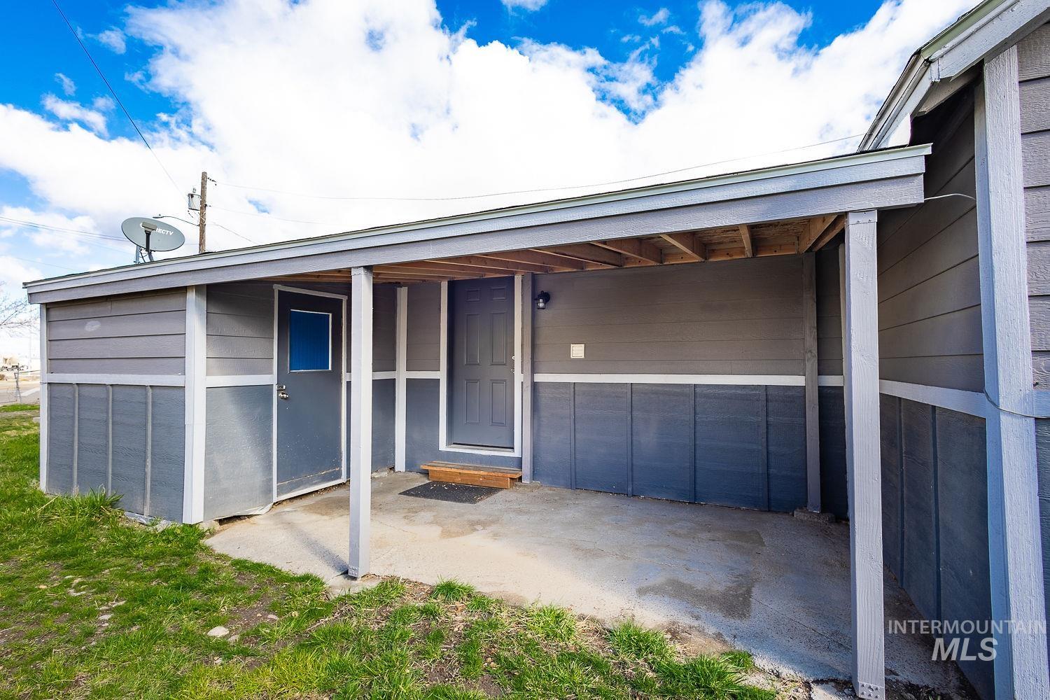 420 S 1st Ave, Caldwell, Idaho 83605, 2 Bedrooms, 1 Bathroom, Residential Income For Sale, Price $380,000,MLS 98977127