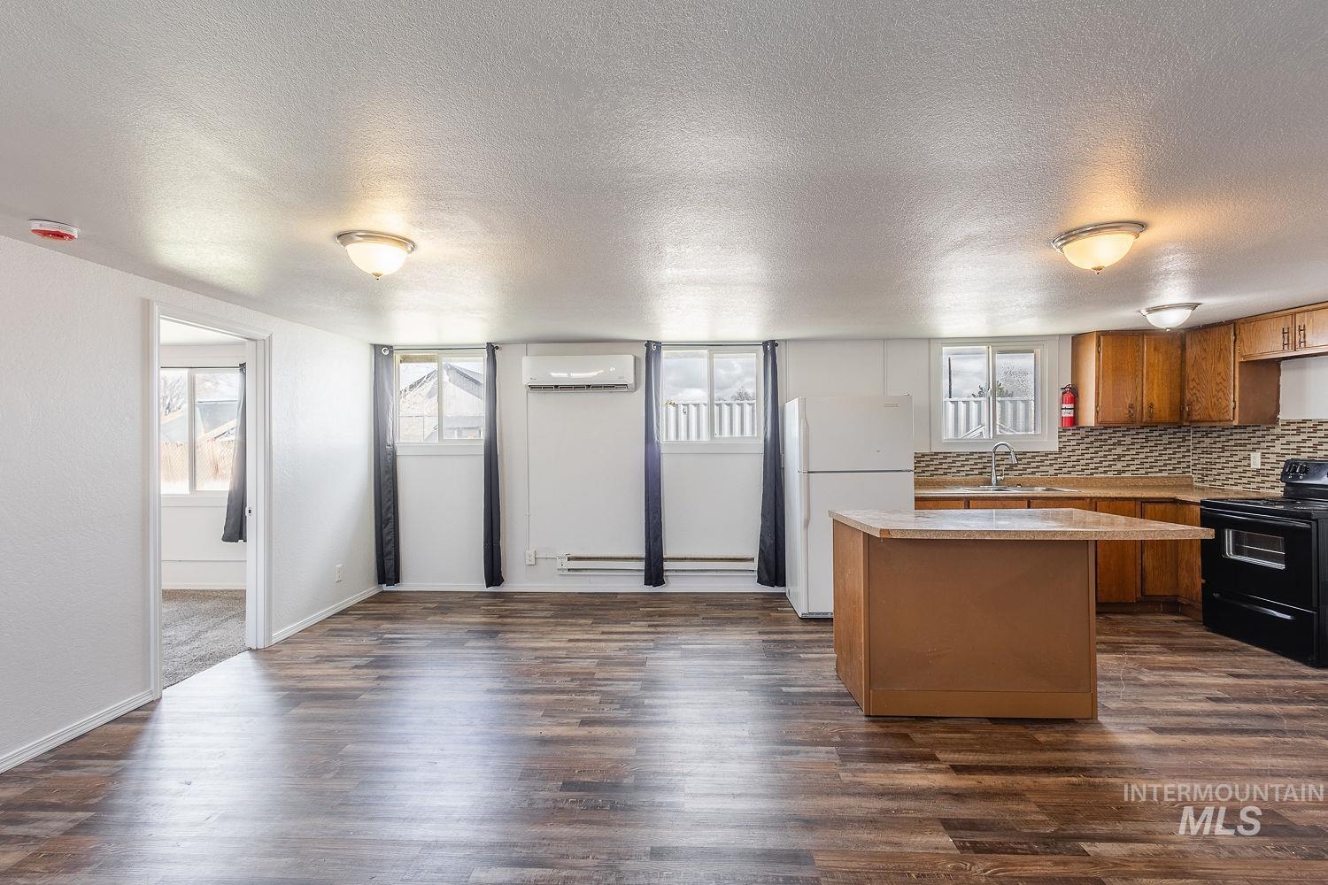 420 S 1st Ave, Caldwell, Idaho 83605, 2 Bedrooms, 1 Bathroom, Residential Income For Sale, Price $380,000,MLS 98977127