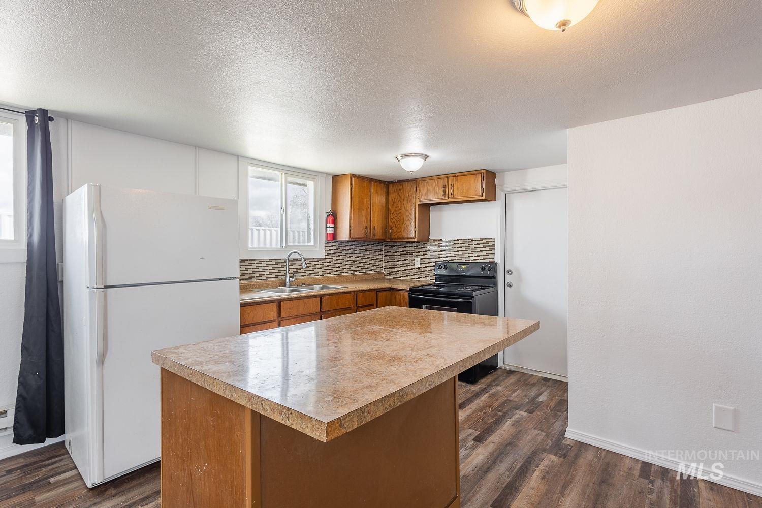 420 S 1st Ave, Caldwell, Idaho 83605, 2 Bedrooms, 1 Bathroom, Residential Income For Sale, Price $380,000,MLS 98977127