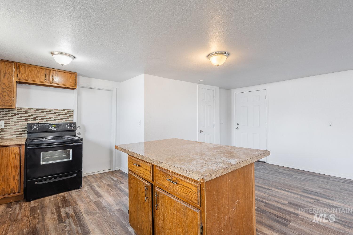 420 S 1st Ave, Caldwell, Idaho 83605, 2 Bedrooms, 1 Bathroom, Residential Income For Sale, Price $380,000,MLS 98977127