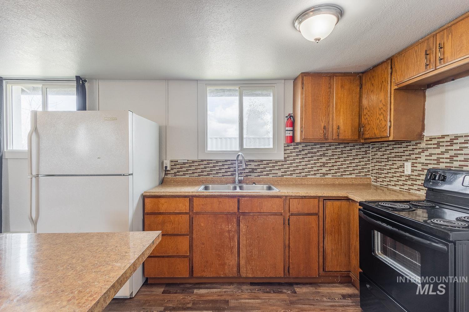 420 S 1st Ave, Caldwell, Idaho 83605, 2 Bedrooms, 1 Bathroom, Residential Income For Sale, Price $380,000,MLS 98977127