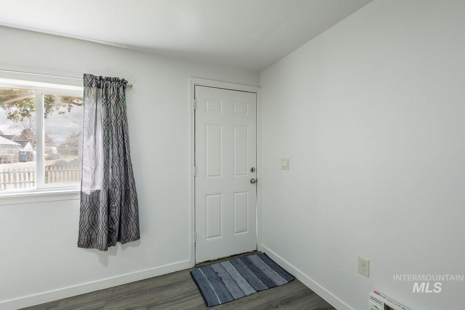 420 S 1st Ave, Caldwell, Idaho 83605, 2 Bedrooms, 1 Bathroom, Residential Income For Sale, Price $380,000,MLS 98977127