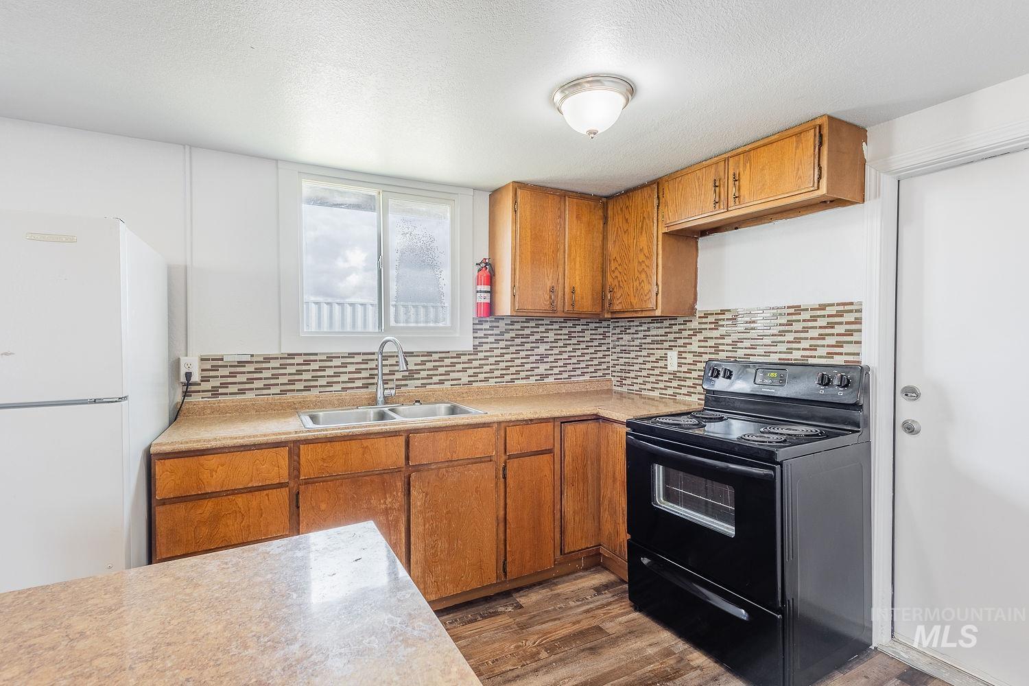 420 S 1st Ave, Caldwell, Idaho 83605, 2 Bedrooms, 1 Bathroom, Residential Income For Sale, Price $380,000,MLS 98977127