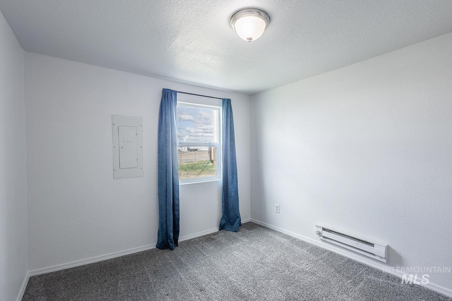 420 S 1st Ave, Caldwell, Idaho 83605, 2 Bedrooms, 1 Bathroom, Residential Income For Sale, Price $380,000,MLS 98977127