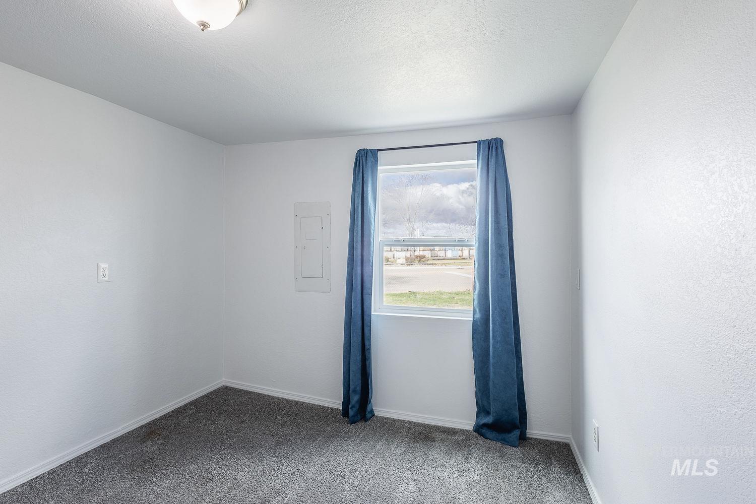 420 S 1st Ave, Caldwell, Idaho 83605, 2 Bedrooms, 1 Bathroom, Residential Income For Sale, Price $380,000,MLS 98977127