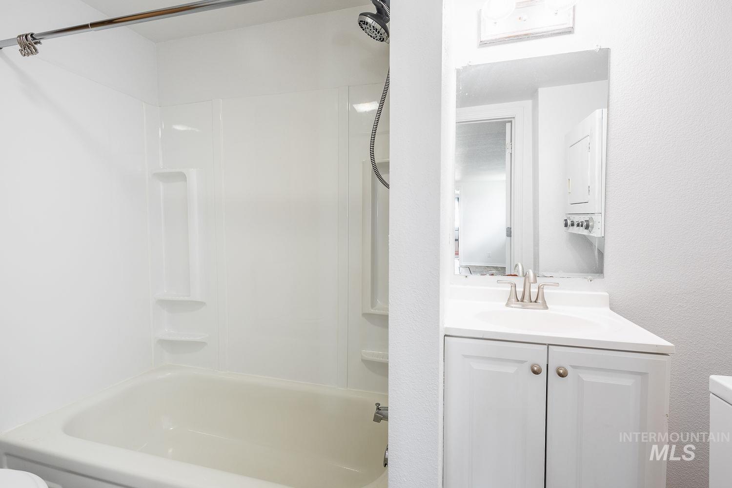 420 S 1st Ave, Caldwell, Idaho 83605, 2 Bedrooms, 1 Bathroom, Residential Income For Sale, Price $380,000,MLS 98977127