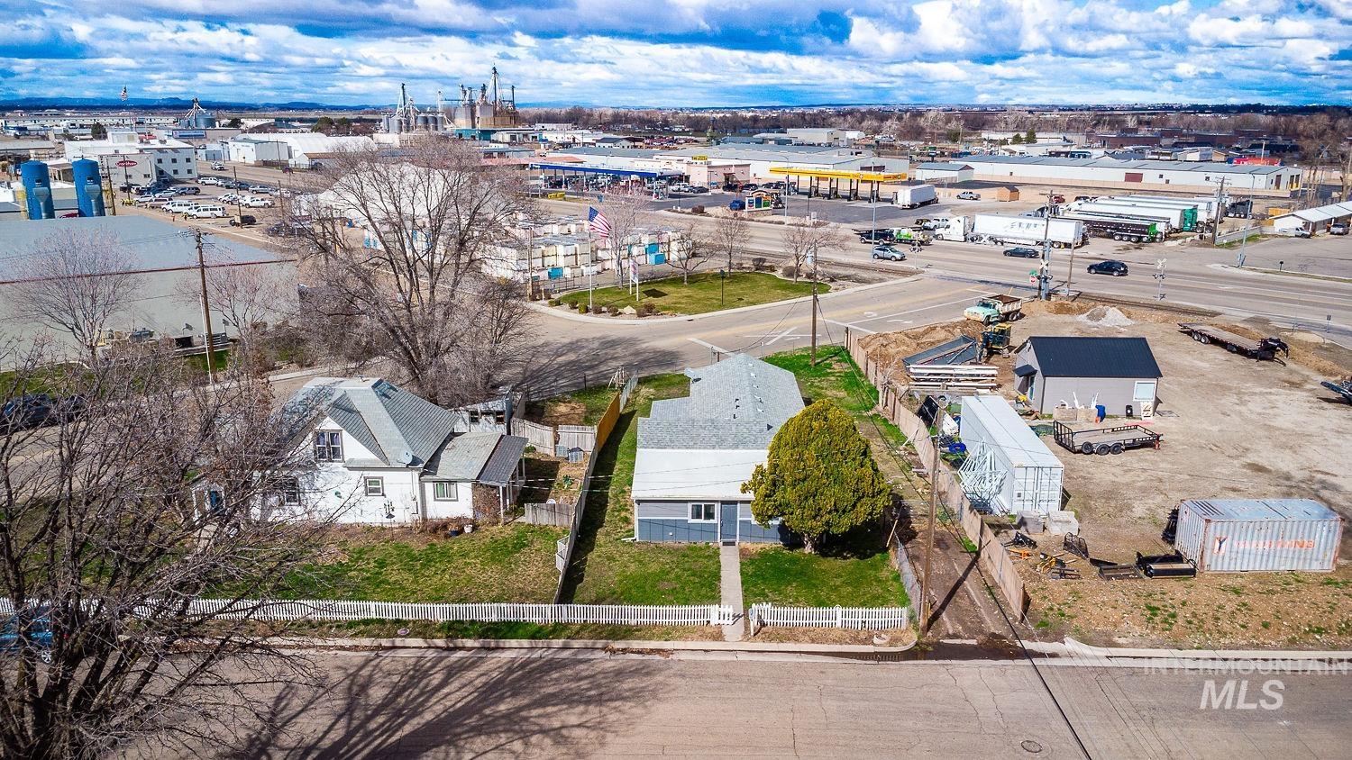 420 S 1st Ave, Caldwell, Idaho 83605, 2 Bedrooms, 1 Bathroom, Residential Income For Sale, Price $380,000,MLS 98977127