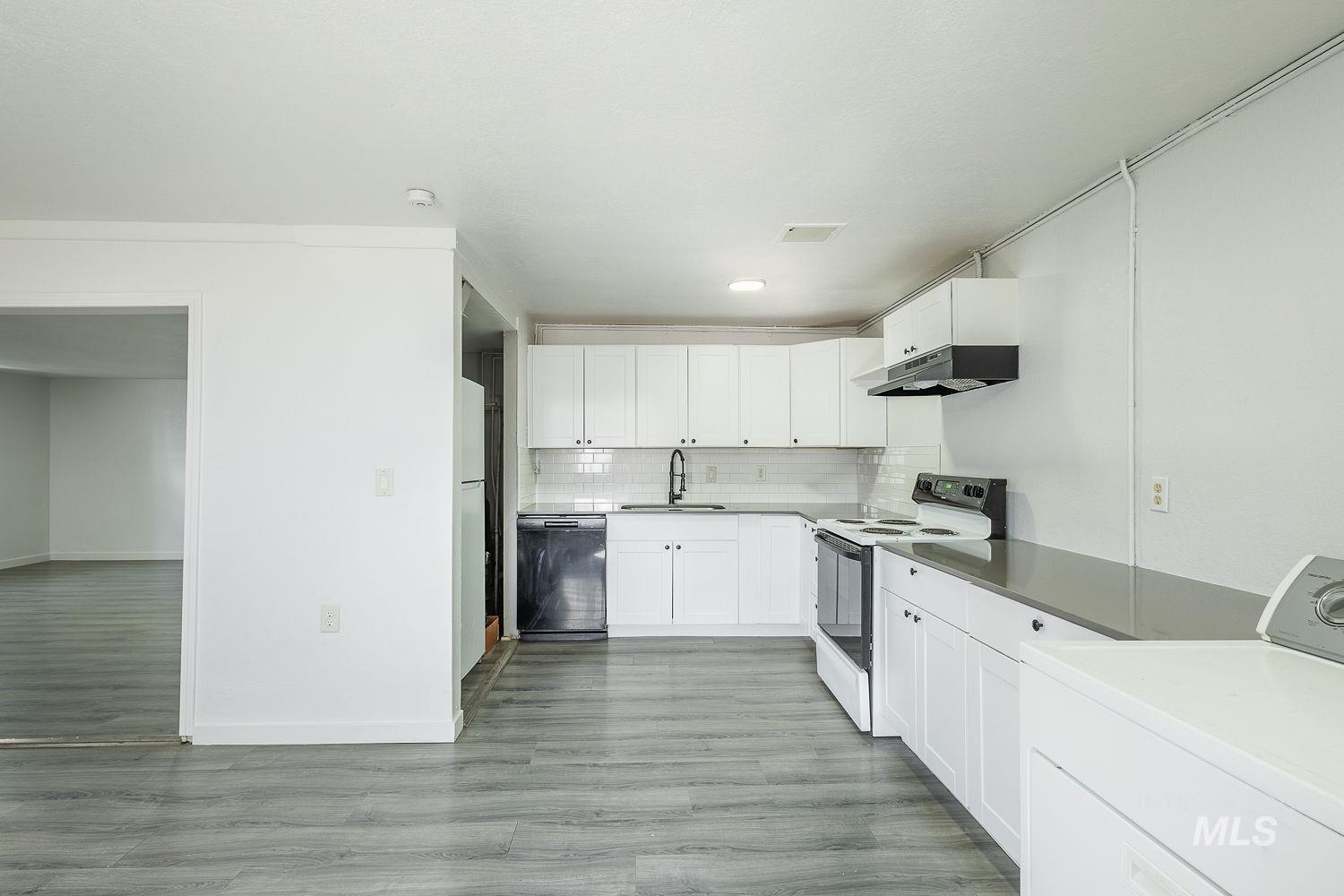 420 S 1st Ave, Caldwell, Idaho 83605, 2 Bedrooms, 1 Bathroom, Residential Income For Sale, Price $380,000,MLS 98977127