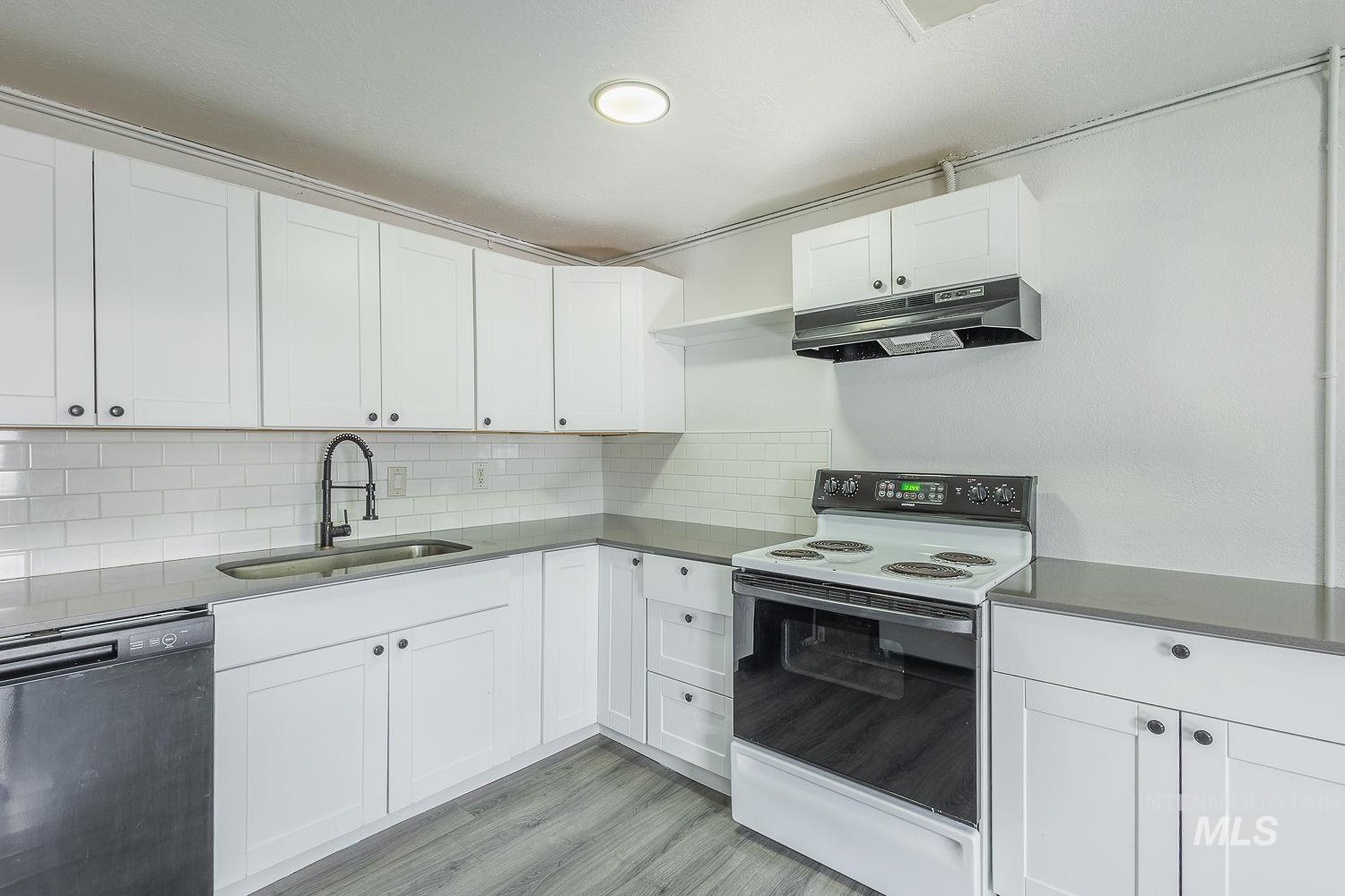 420 S 1st Ave, Caldwell, Idaho 83605, 2 Bedrooms, 1 Bathroom, Residential Income For Sale, Price $380,000,MLS 98977127