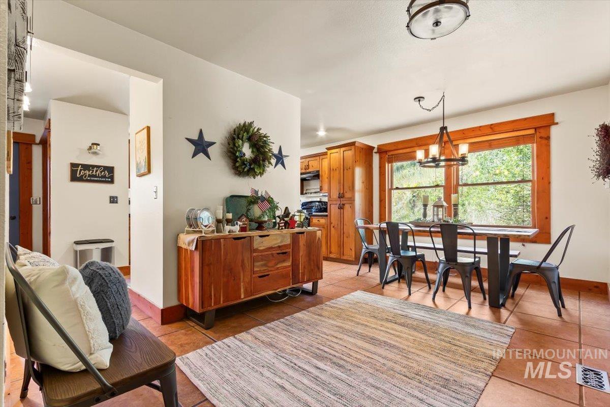 8 Condor Circle, Boise, Idaho 83716, 4 Bedrooms, 2 Bathrooms, Residential For Sale, Price $784,900,MLS 98977128