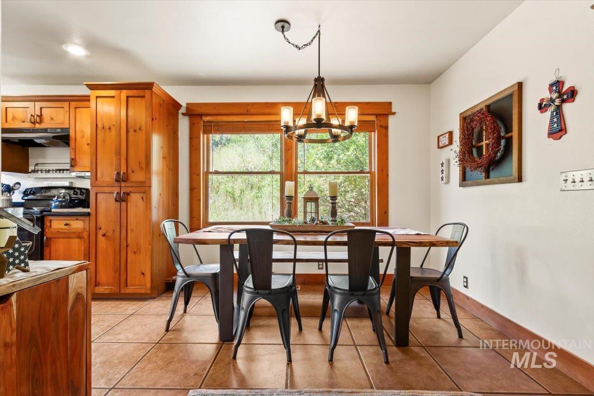 8 Condor Circle, Boise, Idaho 83716, 4 Bedrooms, 2 Bathrooms, Residential For Sale, Price $784,900,MLS 98977128