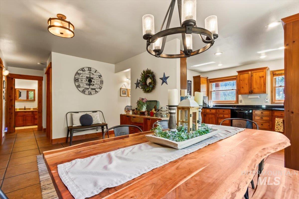 8 Condor Circle, Boise, Idaho 83716, 4 Bedrooms, 2 Bathrooms, Residential For Sale, Price $784,900,MLS 98977128