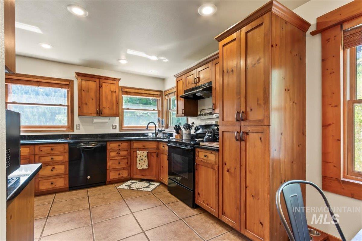 8 Condor Circle, Boise, Idaho 83716, 4 Bedrooms, 2 Bathrooms, Residential For Sale, Price $784,900,MLS 98977128