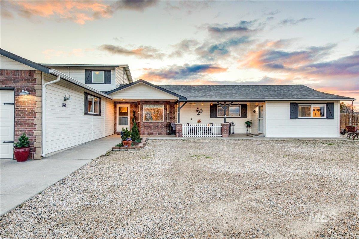 8601 S Cloverdale Rd, Boise, Idaho 83709, 4 Bedrooms, 3 Bathrooms, Residential For Sale, Price $889,000,MLS 98977132
