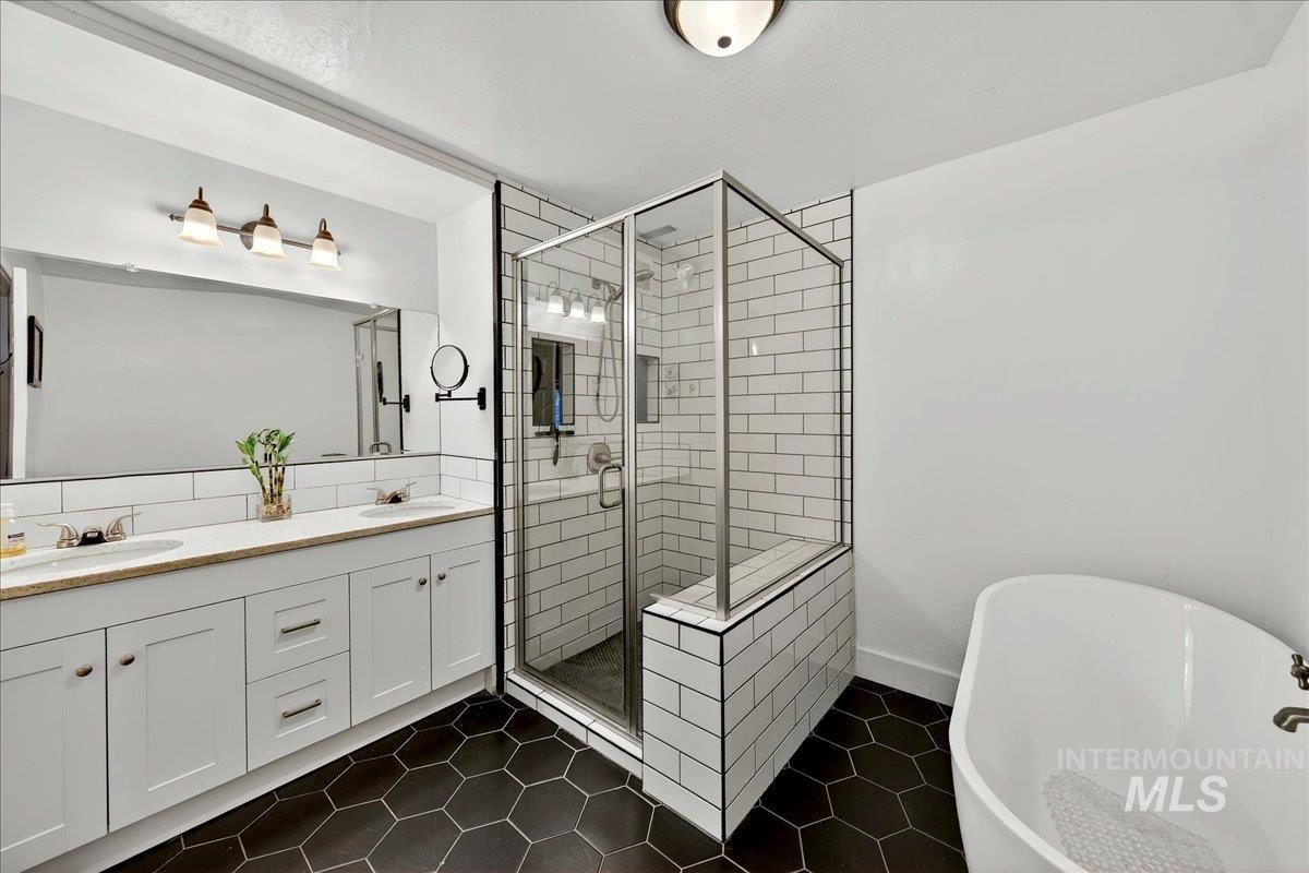 8601 S Cloverdale Rd, Boise, Idaho 83709, 4 Bedrooms, 3 Bathrooms, Residential For Sale, Price $889,000,MLS 98977132