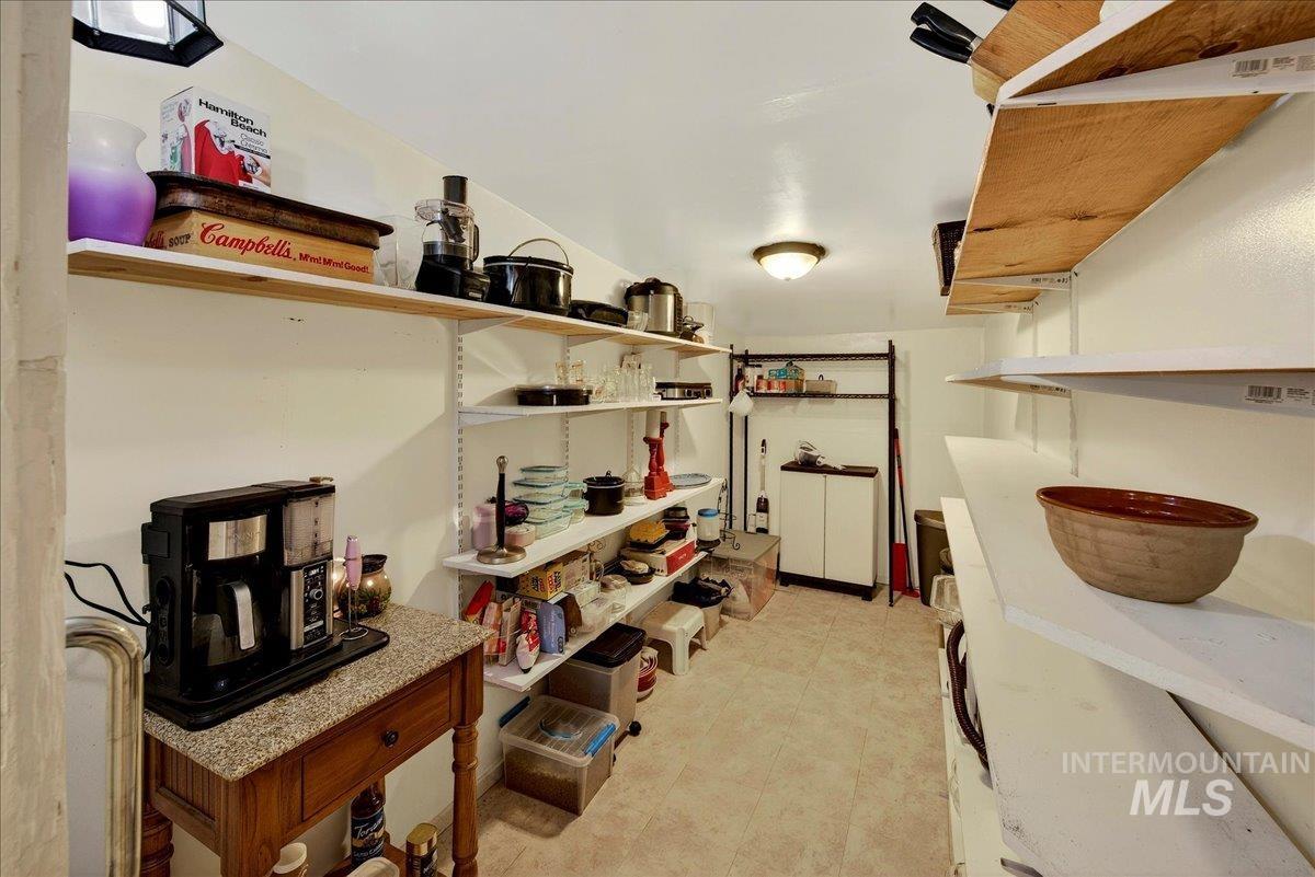 8601 S Cloverdale Rd, Boise, Idaho 83709, 4 Bedrooms, 3 Bathrooms, Residential For Sale, Price $889,000,MLS 98977132