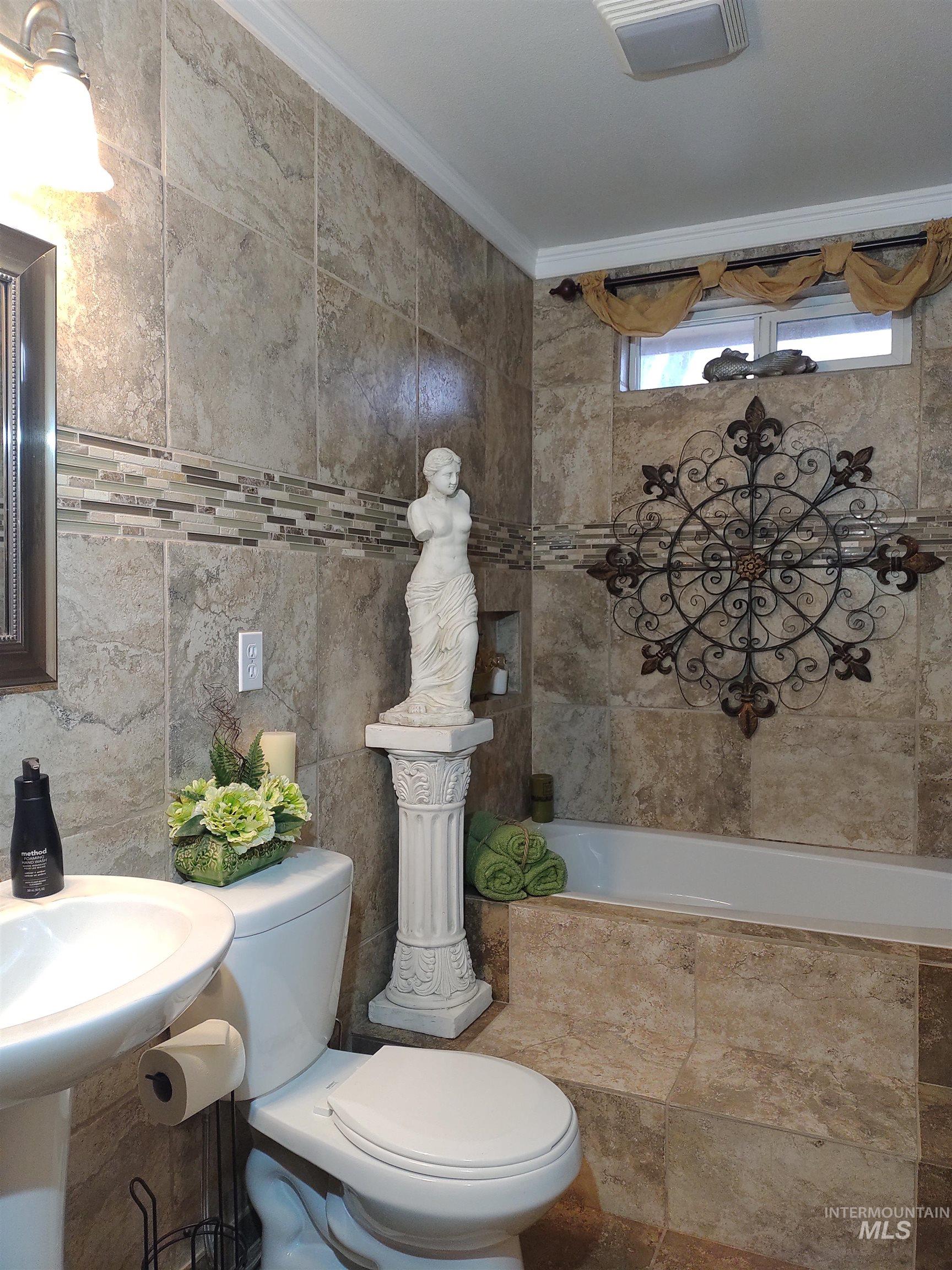 9249 W Carousel St, Boise, Idaho 83709, 3 Bedrooms, 2 Bathrooms, Residential For Sale, Price $449,900,MLS 98977134