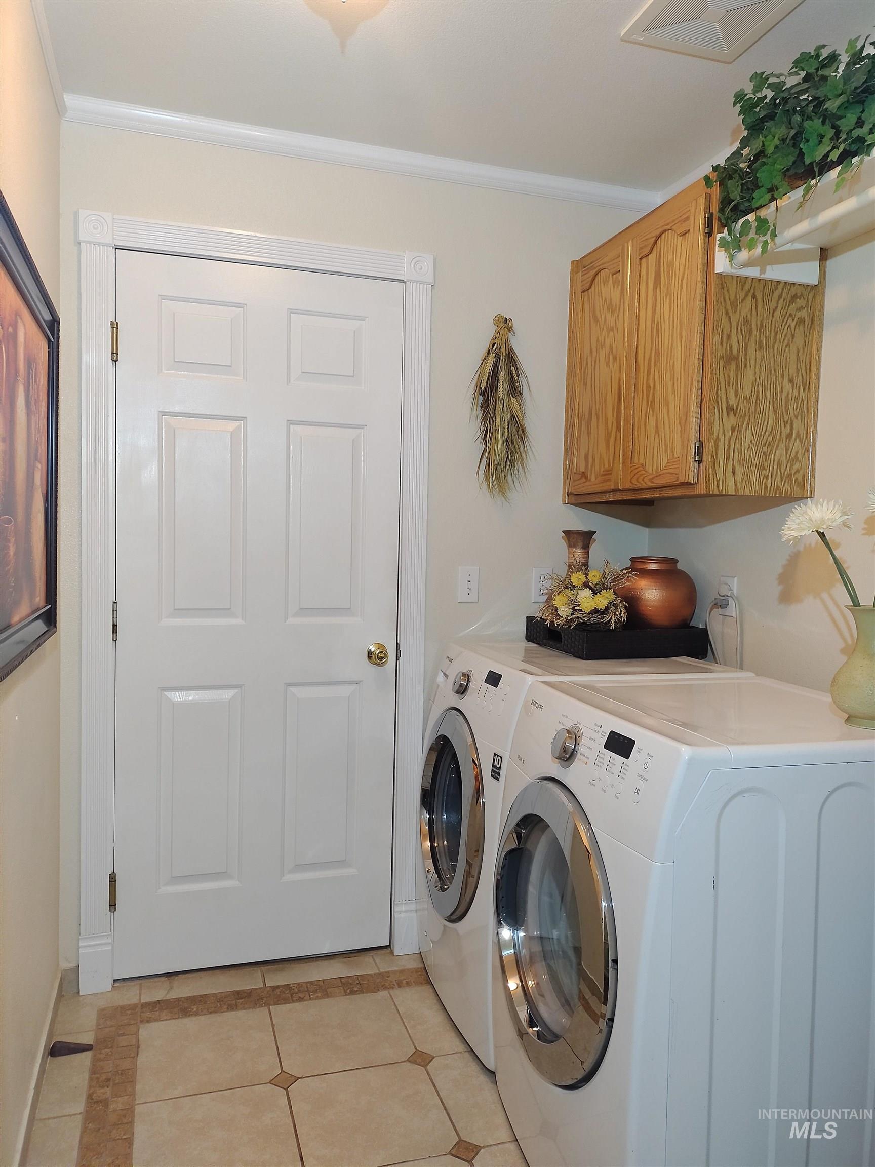 9249 W Carousel St, Boise, Idaho 83709, 3 Bedrooms, 2 Bathrooms, Residential For Sale, Price $449,900,MLS 98977134