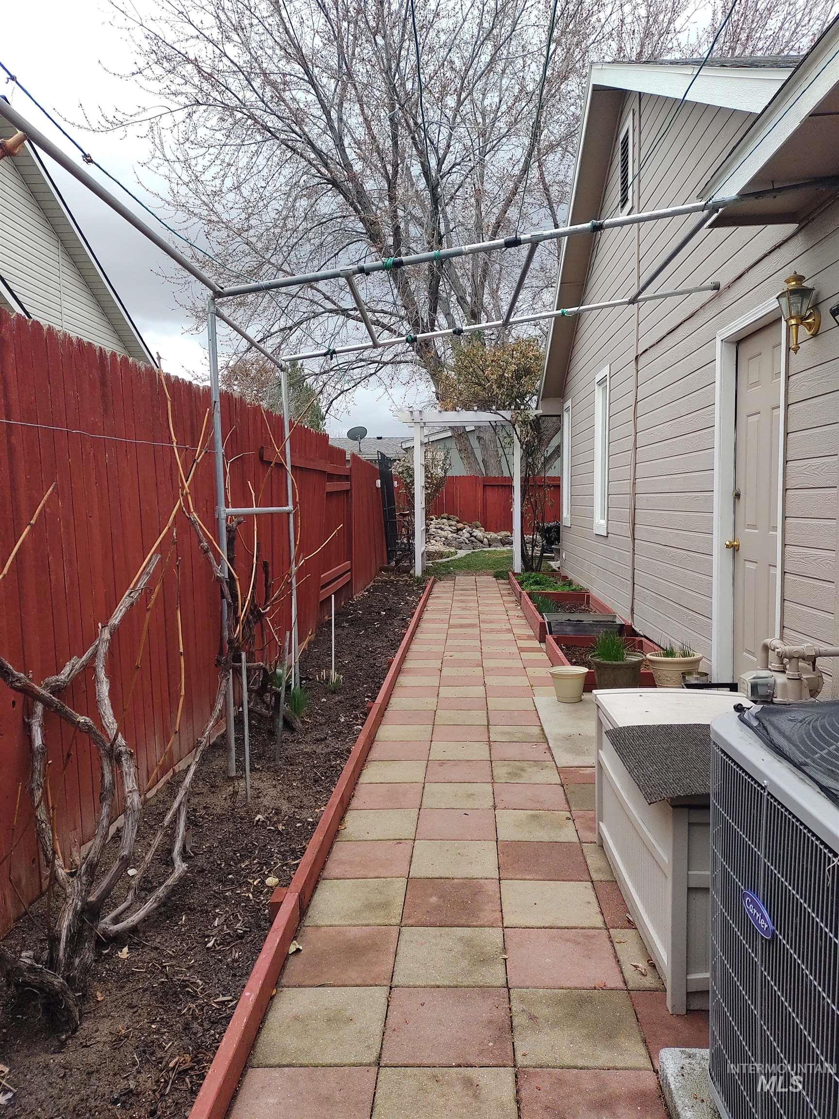 9249 W Carousel St, Boise, Idaho 83709, 3 Bedrooms, 2 Bathrooms, Residential For Sale, Price $449,900,MLS 98977134