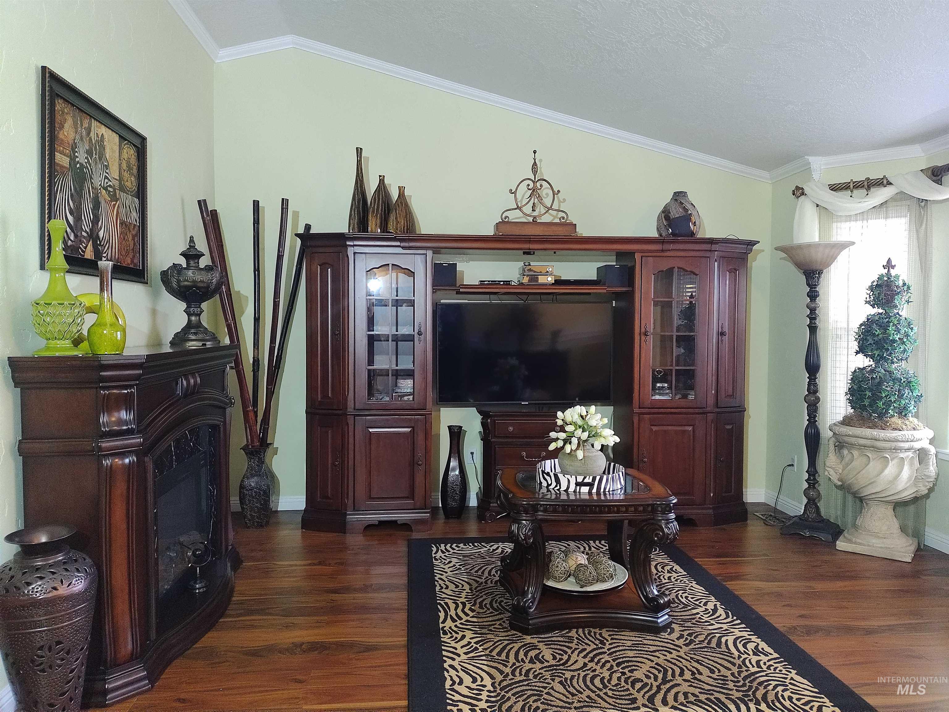 9249 W Carousel St, Boise, Idaho 83709, 3 Bedrooms, 2 Bathrooms, Residential For Sale, Price $449,900,MLS 98977134