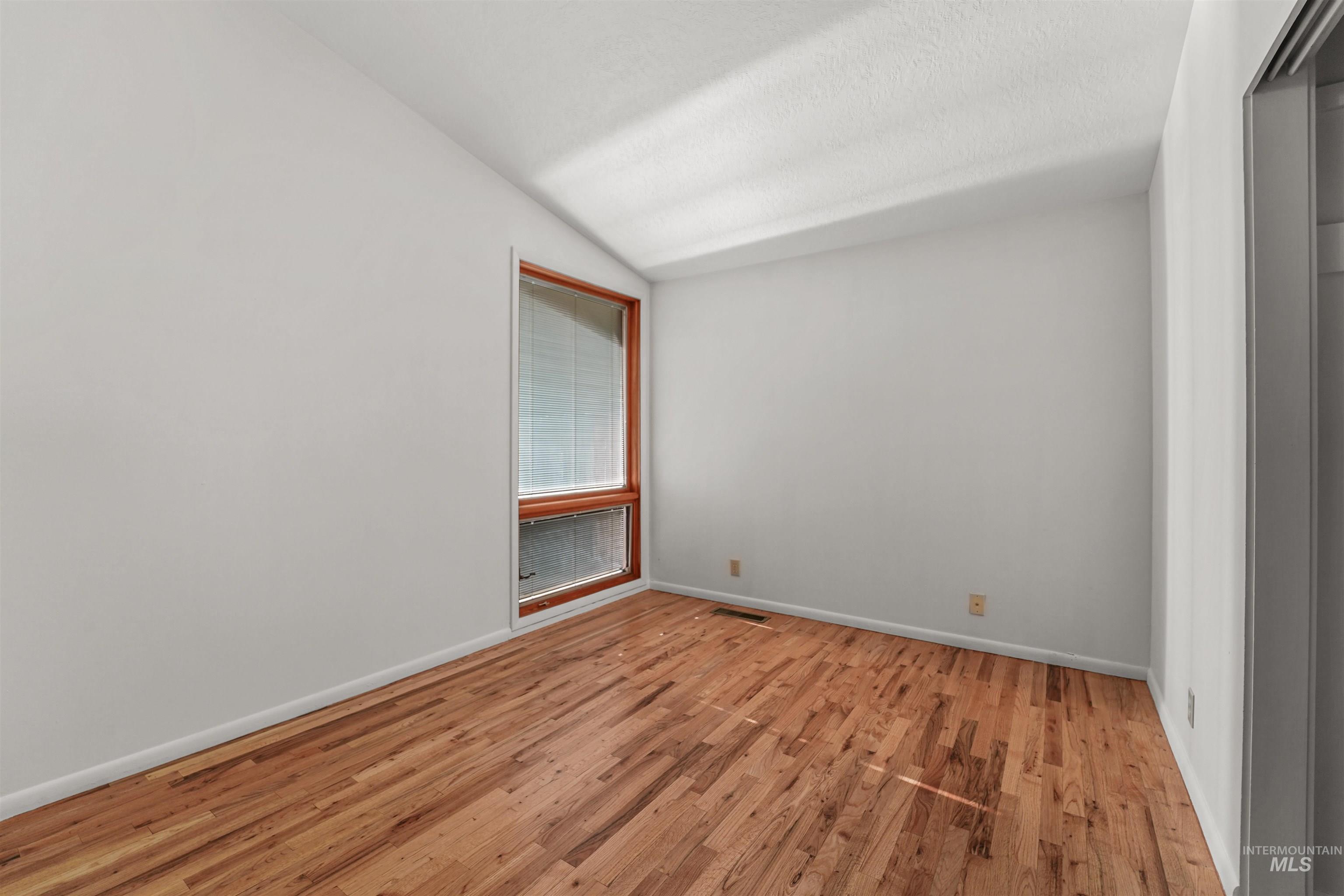 1913 W Suncrest Dr, Boise, Idaho 83705, 5 Bedrooms, 2 Bathrooms, Residential For Sale, Price $649,900,MLS 98977135