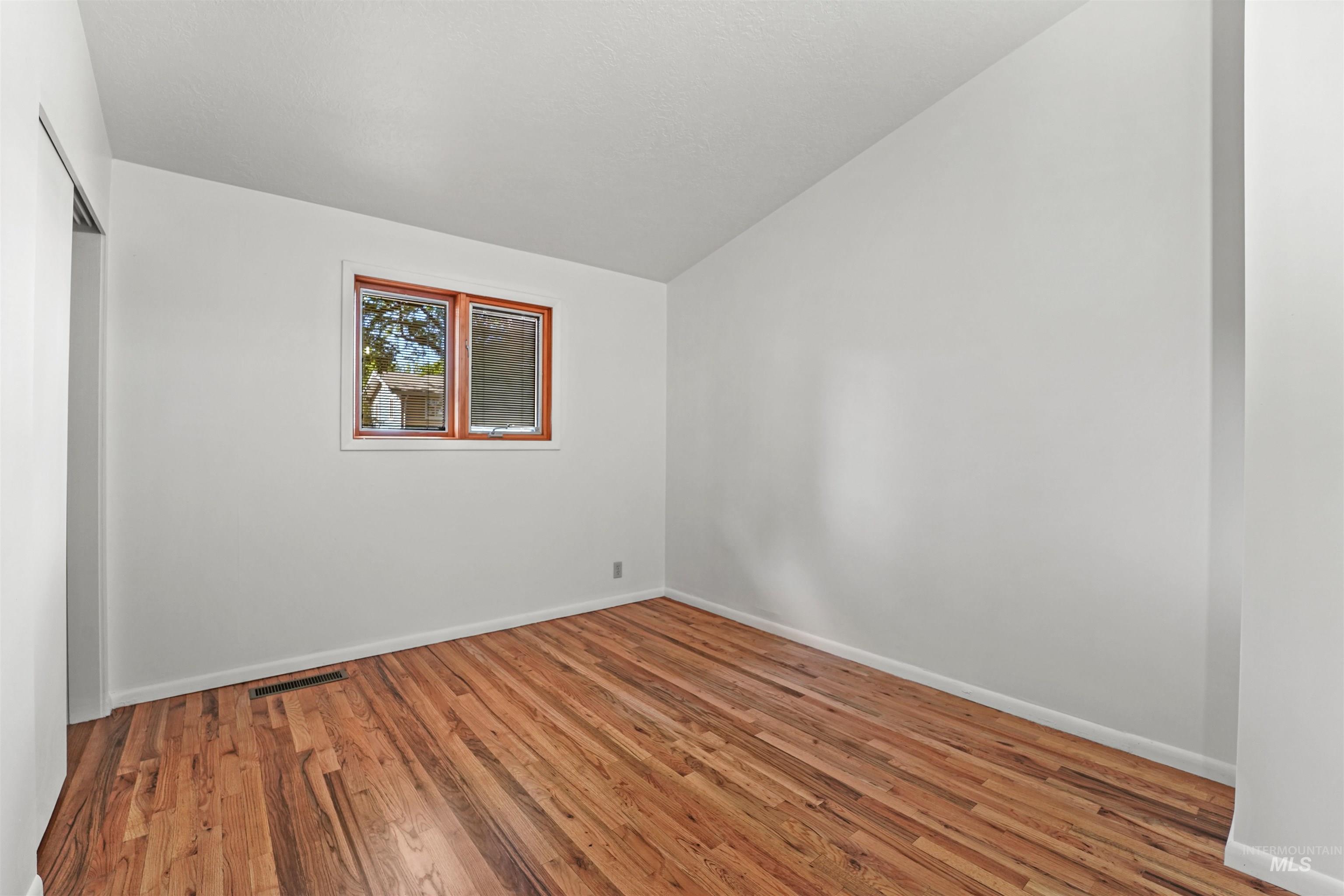 1913 W Suncrest Dr, Boise, Idaho 83705, 5 Bedrooms, 2 Bathrooms, Residential For Sale, Price $649,900,MLS 98977135