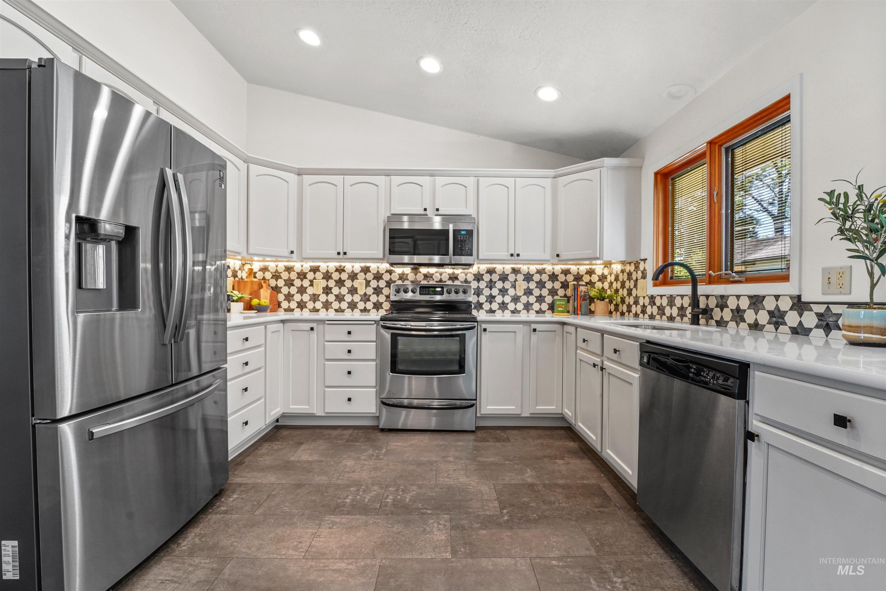 1913 W Suncrest Dr, Boise, Idaho 83705, 5 Bedrooms, 2 Bathrooms, Residential For Sale, Price $649,900,MLS 98977135