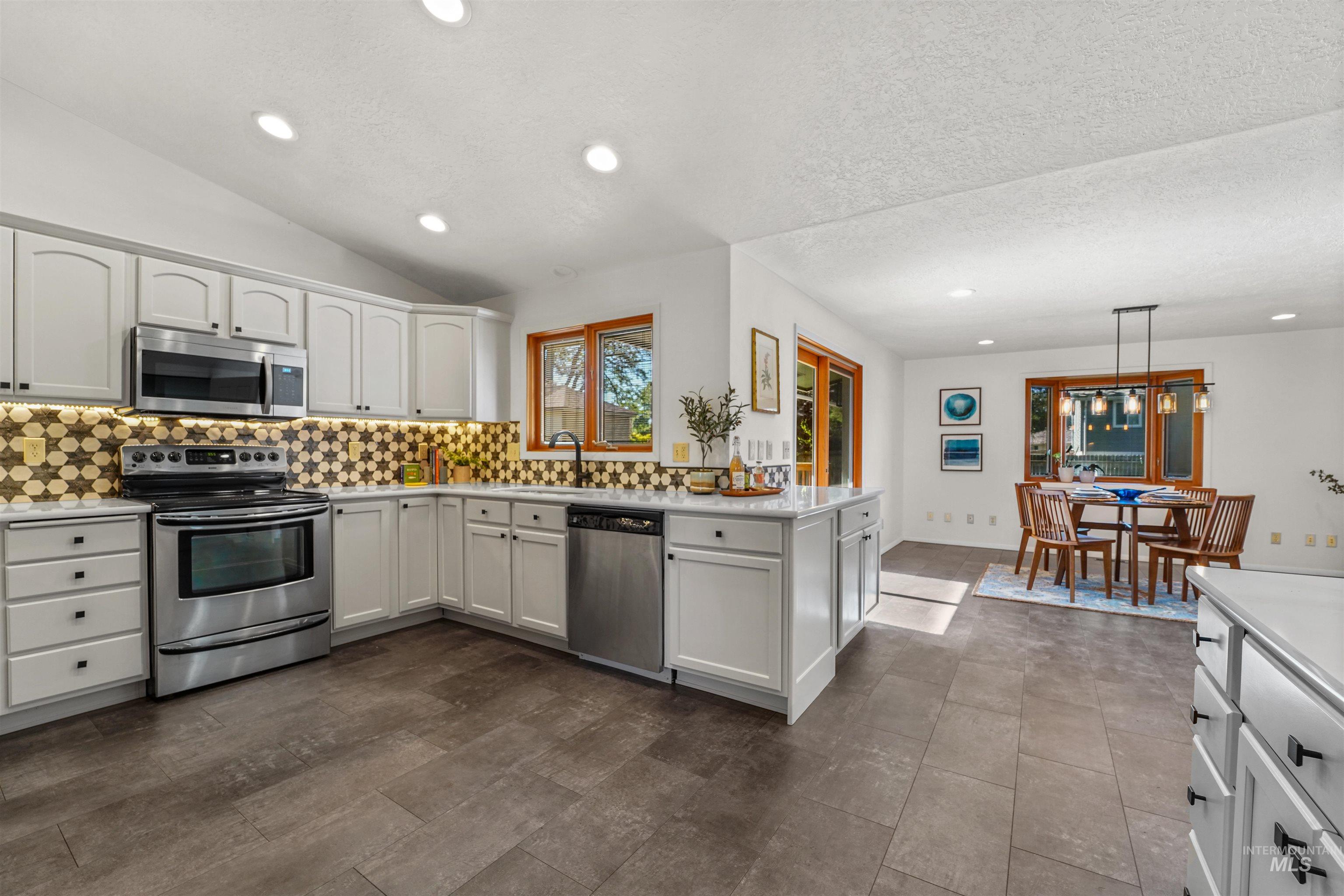 1913 W Suncrest Dr, Boise, Idaho 83705, 5 Bedrooms, 2 Bathrooms, Residential For Sale, Price $649,900,MLS 98977135