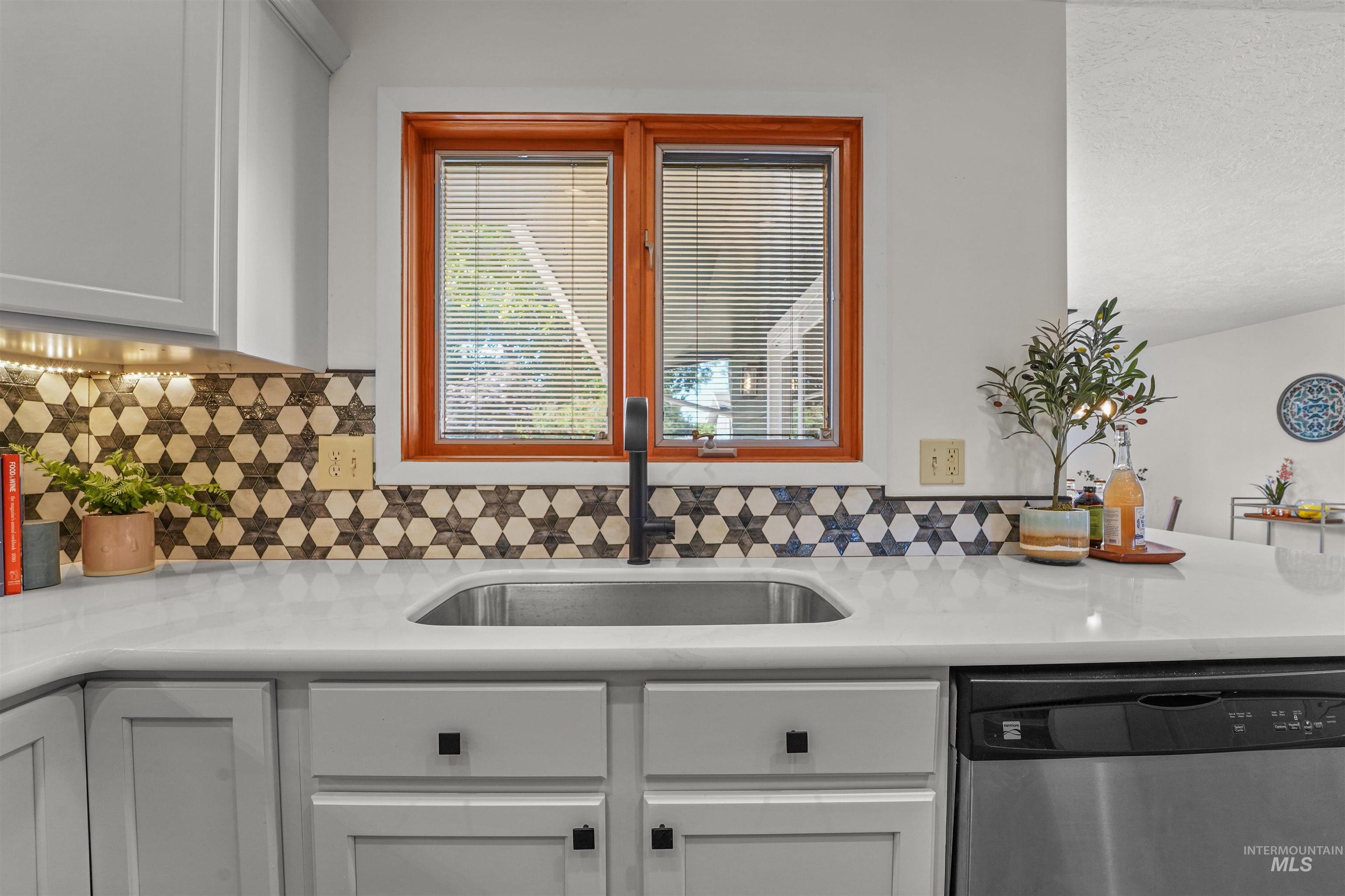 1913 W Suncrest Dr, Boise, Idaho 83705, 5 Bedrooms, 2 Bathrooms, Residential For Sale, Price $649,900,MLS 98977135