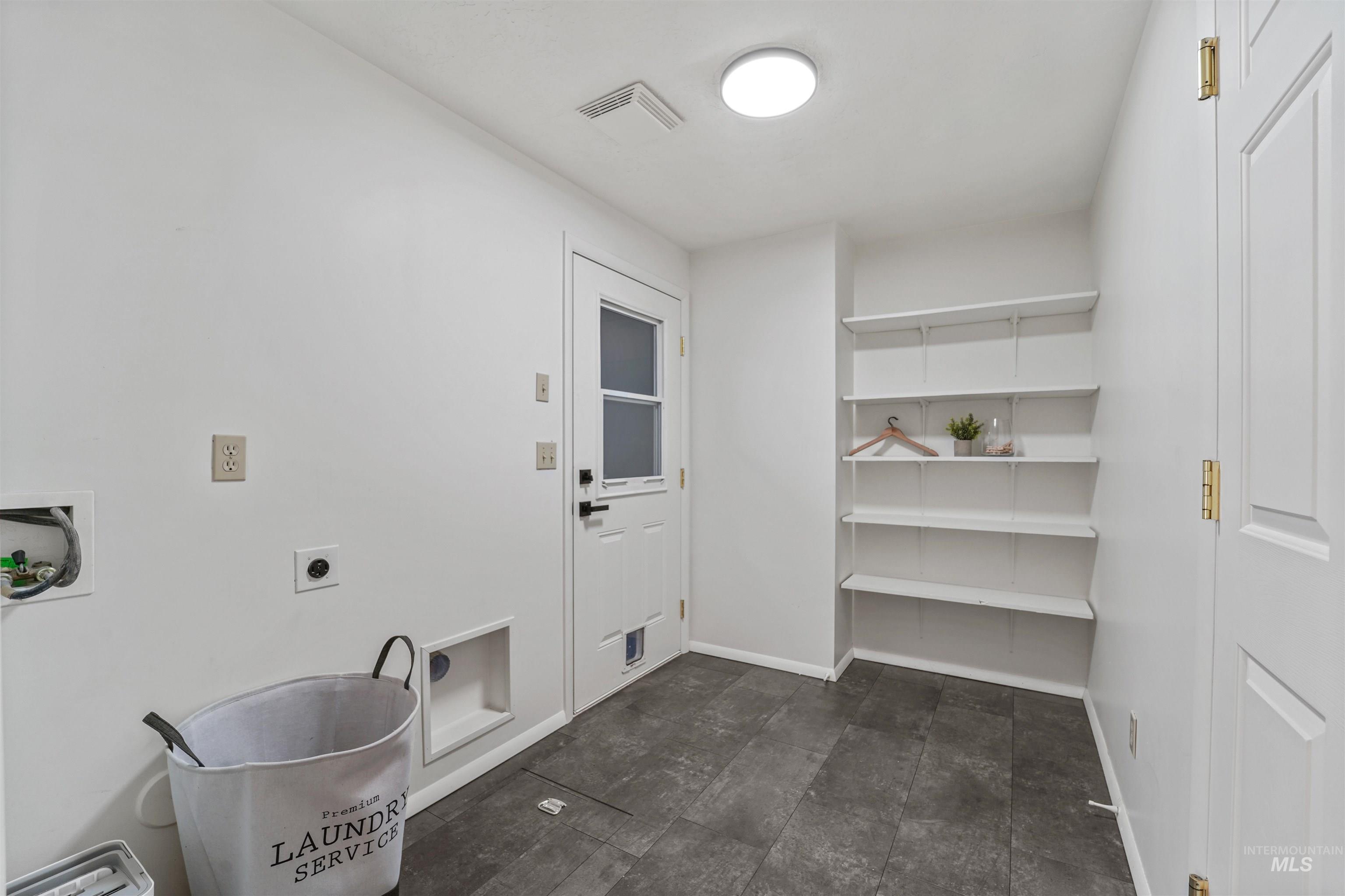 1913 W Suncrest Dr, Boise, Idaho 83705, 5 Bedrooms, 2 Bathrooms, Residential For Sale, Price $649,900,MLS 98977135