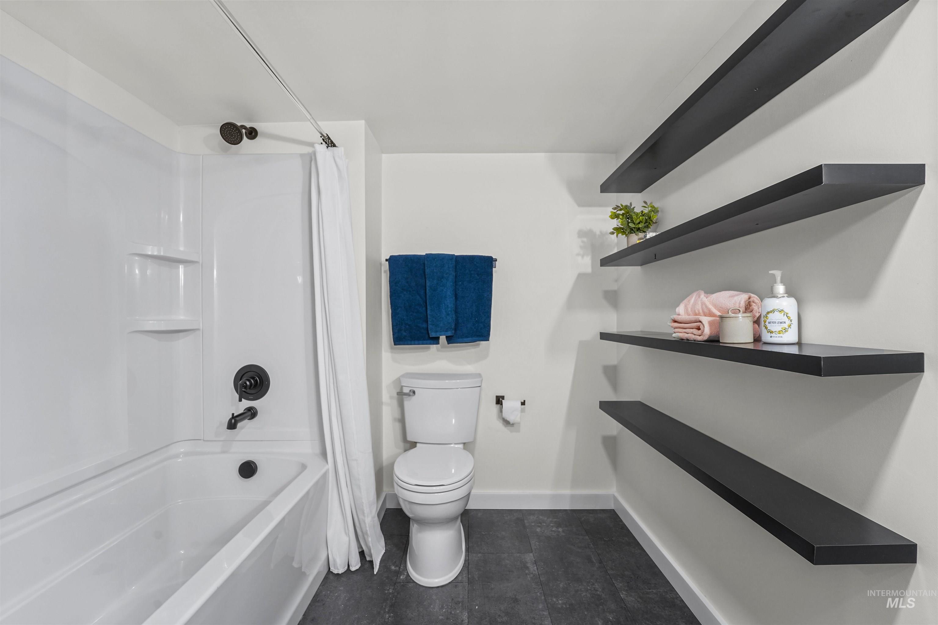 1913 W Suncrest Dr, Boise, Idaho 83705, 5 Bedrooms, 2 Bathrooms, Residential For Sale, Price $649,900,MLS 98977135