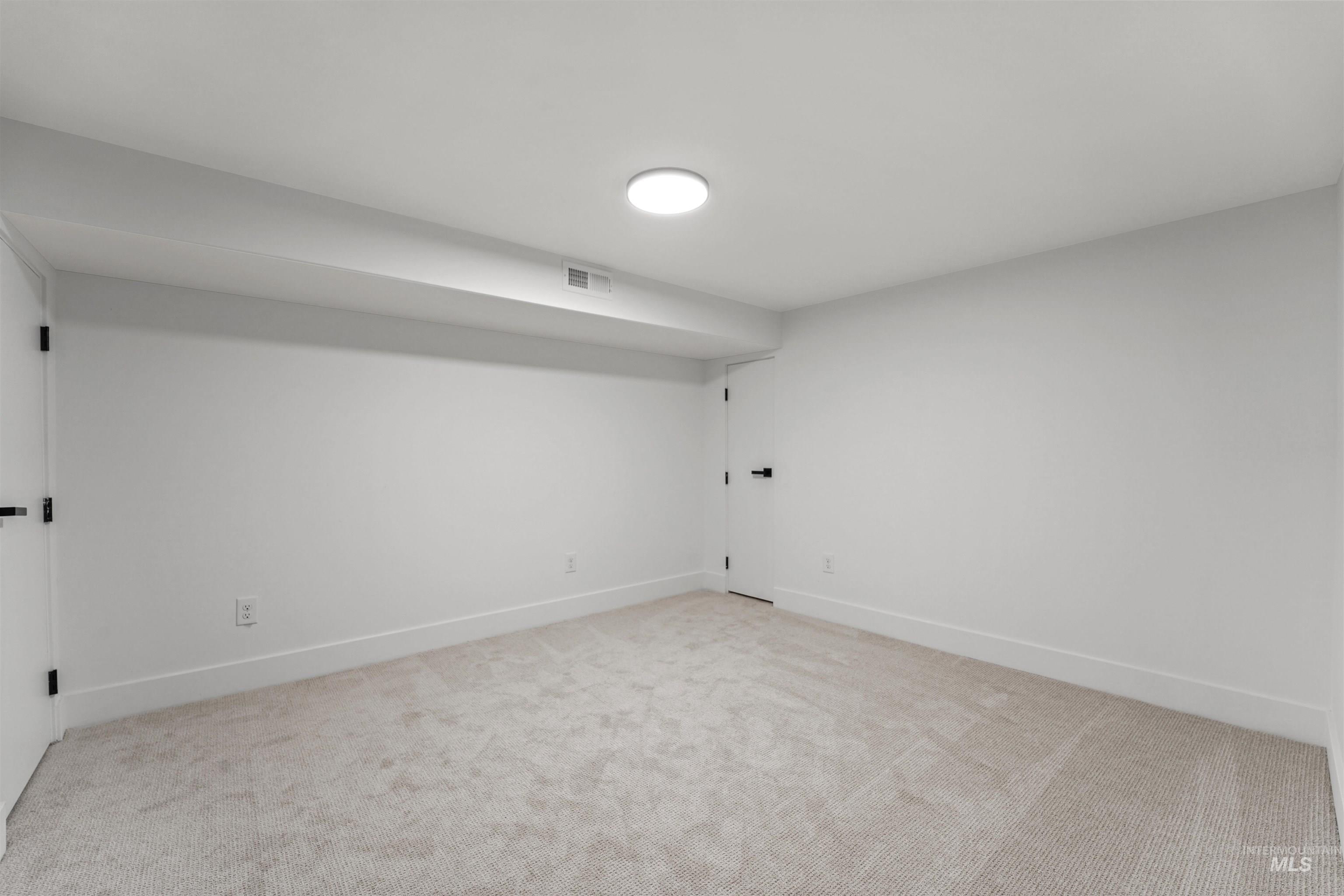 1913 W Suncrest Dr, Boise, Idaho 83705, 5 Bedrooms, 2 Bathrooms, Residential For Sale, Price $649,900,MLS 98977135