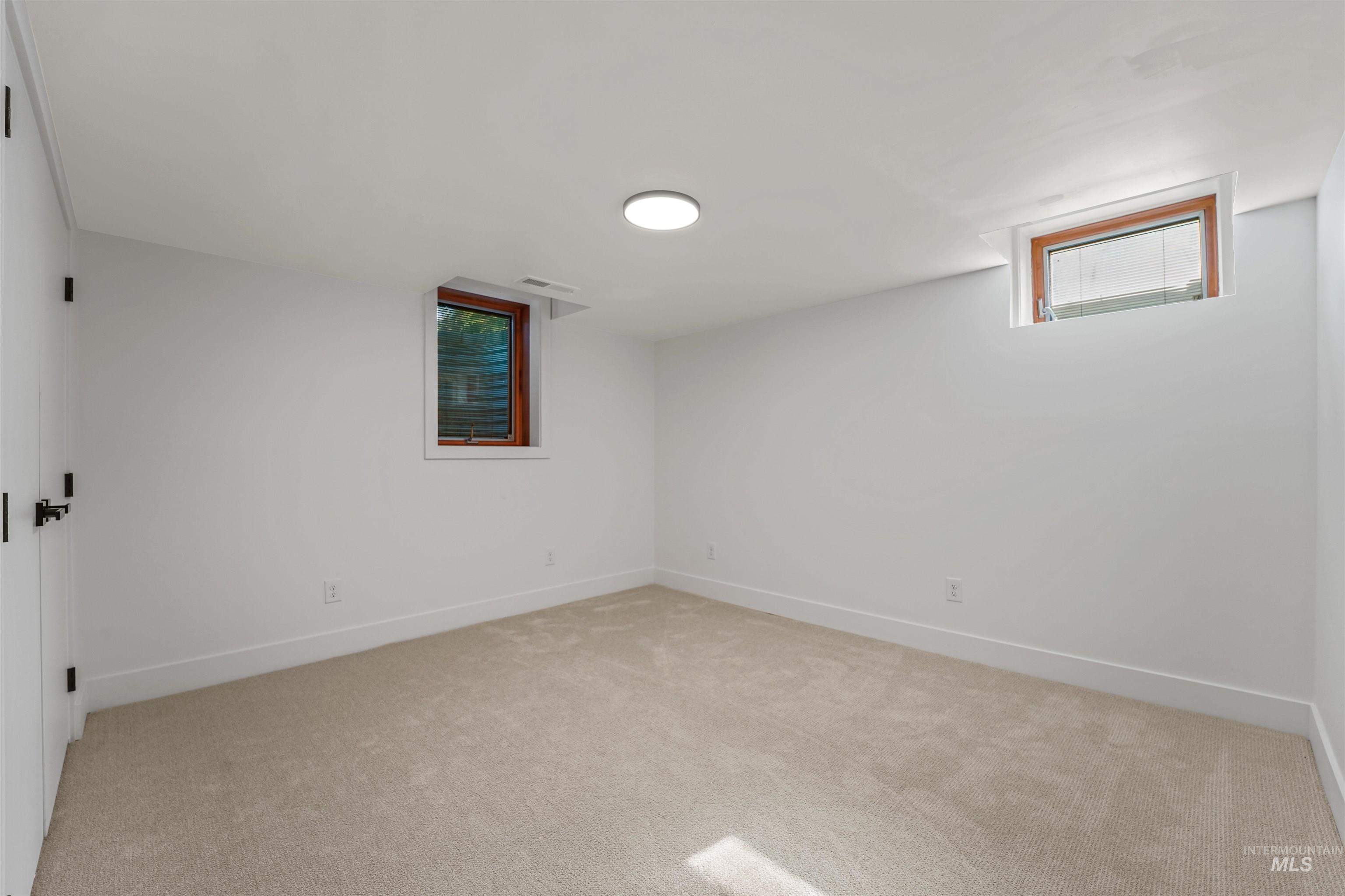 1913 W Suncrest Dr, Boise, Idaho 83705, 5 Bedrooms, 2 Bathrooms, Residential For Sale, Price $649,900,MLS 98977135