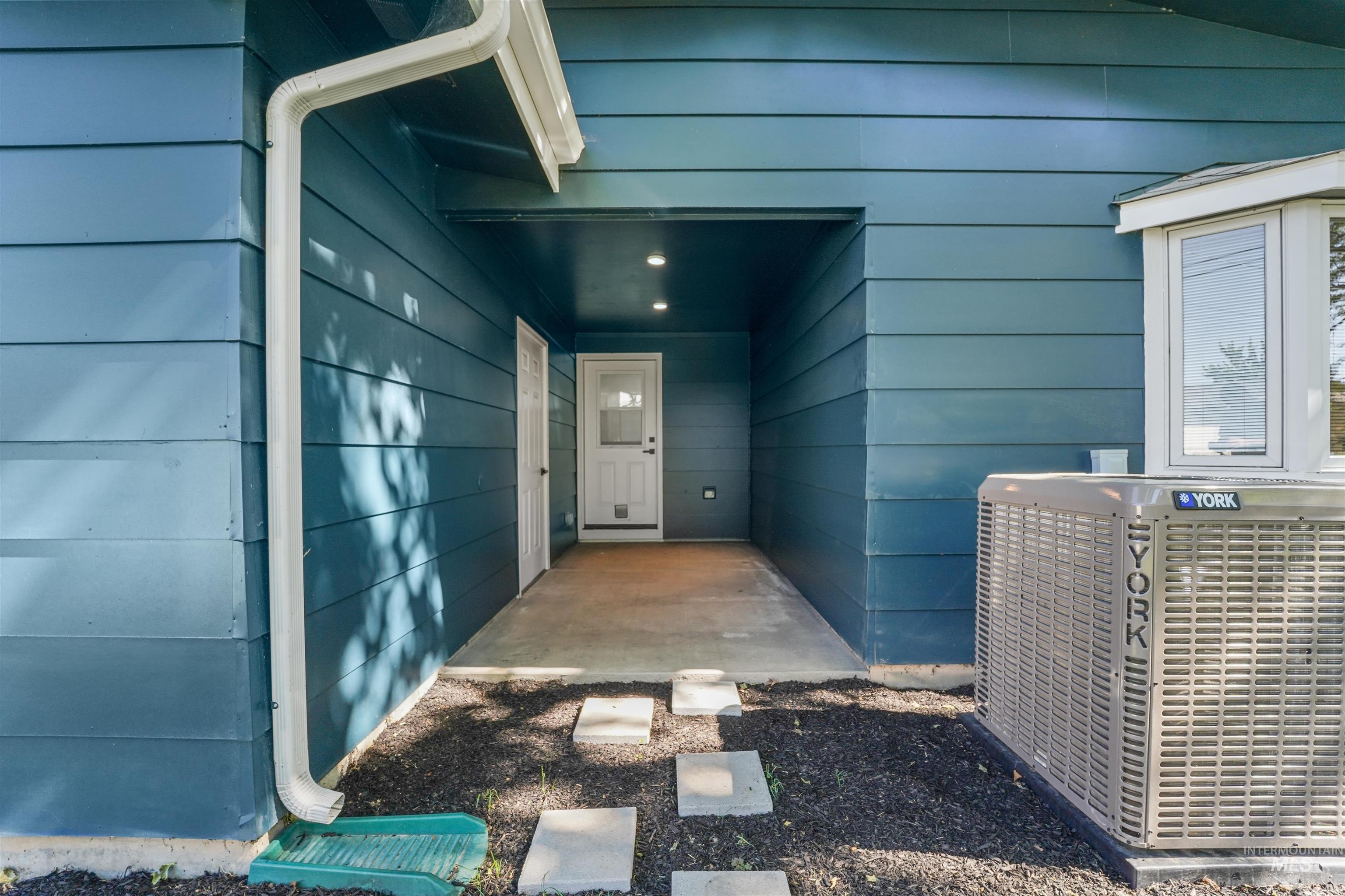 1913 W Suncrest Dr, Boise, Idaho 83705, 5 Bedrooms, 2 Bathrooms, Residential For Sale, Price $649,900,MLS 98977135