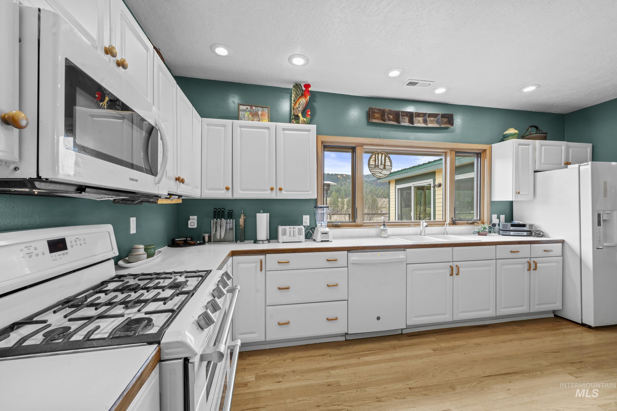 69 River Ranch Rd, Garden Valley, Idaho 83622, 4 Bedrooms, 4 Bathrooms, Residential For Sale, Price $1,025,000,MLS 98977138