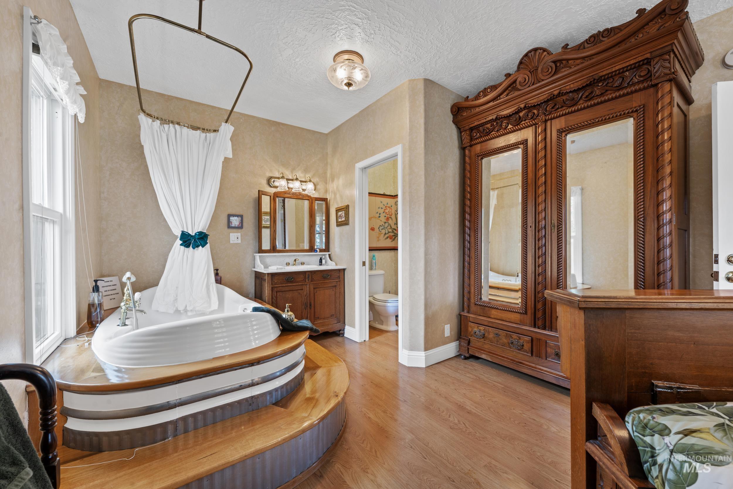 69 River Ranch Rd, Garden Valley, Idaho 83622, 4 Bedrooms, 4 Bathrooms, Residential For Sale, Price $1,025,000,MLS 98977138