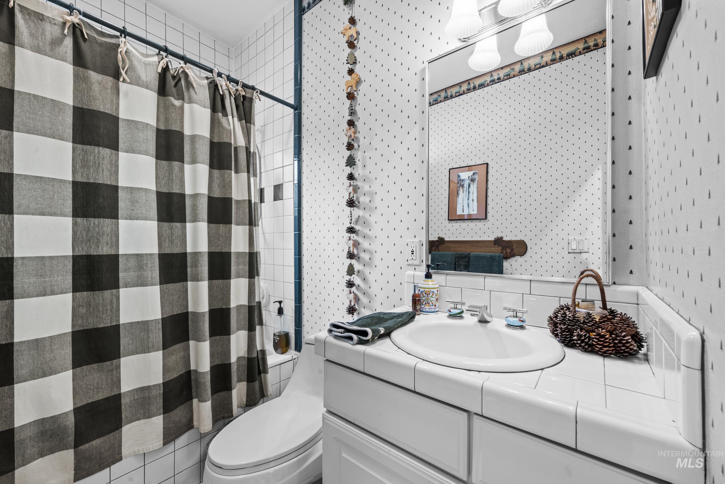 69 River Ranch Rd, Garden Valley, Idaho 83622, 4 Bedrooms, 4 Rooms, Business/Commercial For Sale, Price $1,025,000,MLS 98977139