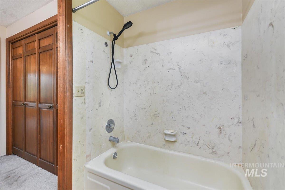 4820 W Hill Rd, Boise, Idaho 83703, 6 Bedrooms, 4 Bathrooms, Residential For Sale, Price $799,900,MLS 98977141