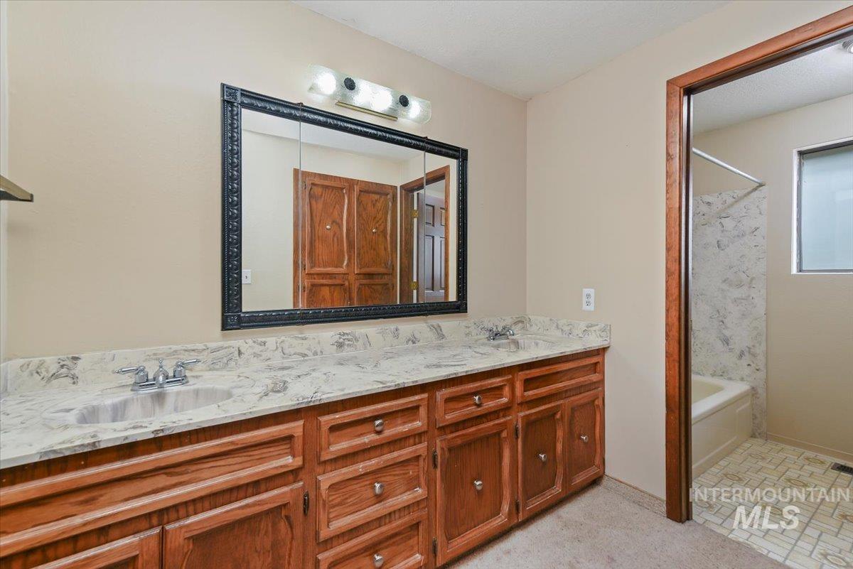 4820 W Hill Rd, Boise, Idaho 83703, 6 Bedrooms, 4 Bathrooms, Residential For Sale, Price $799,900,MLS 98977141