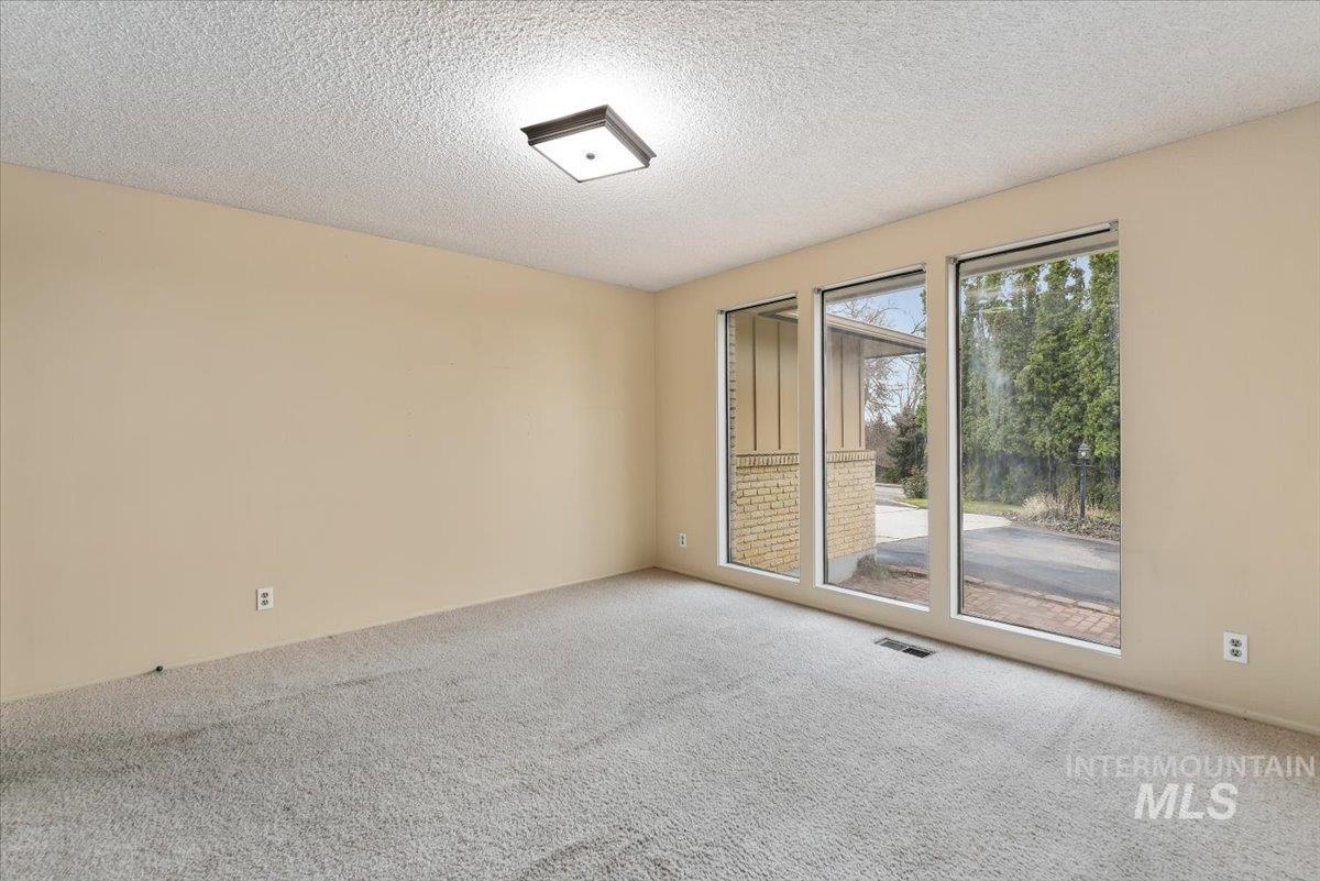 4820 W Hill Rd, Boise, Idaho 83703, 6 Bedrooms, 4 Bathrooms, Residential For Sale, Price $799,900,MLS 98977141