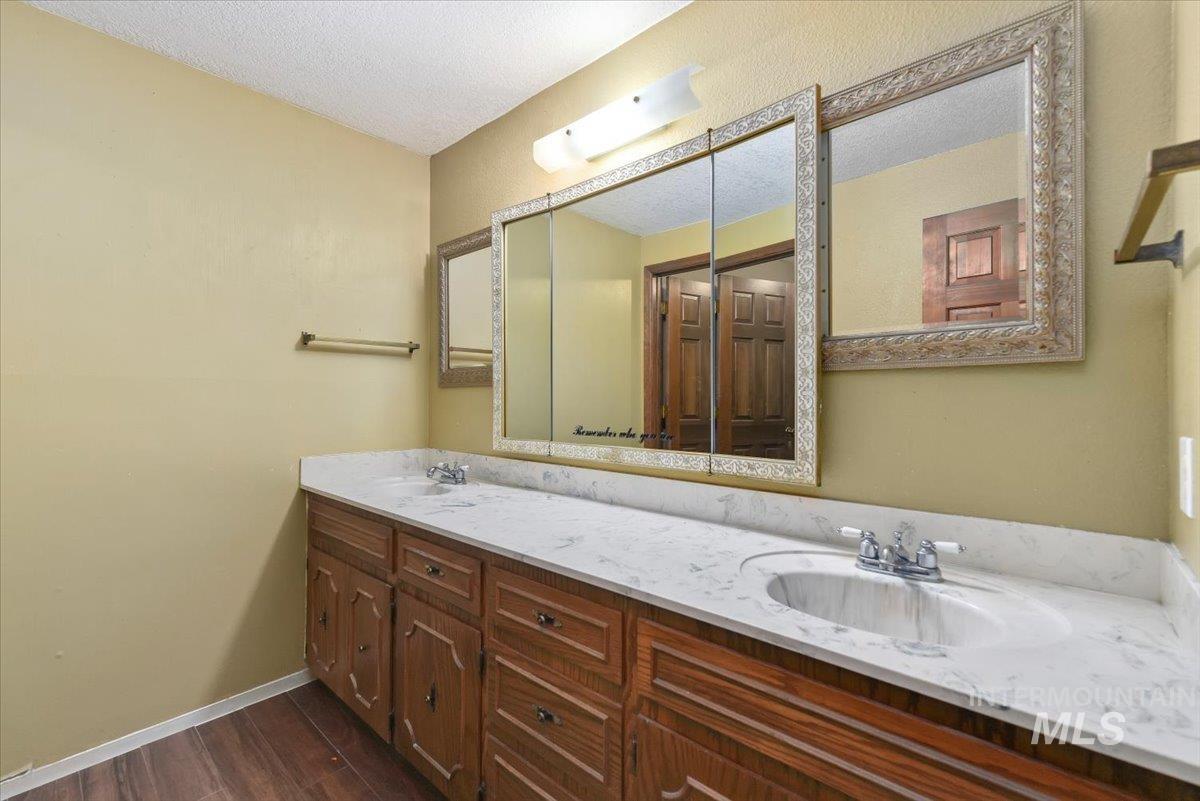 4820 W Hill Rd, Boise, Idaho 83703, 6 Bedrooms, 4 Bathrooms, Residential For Sale, Price $799,900,MLS 98977141