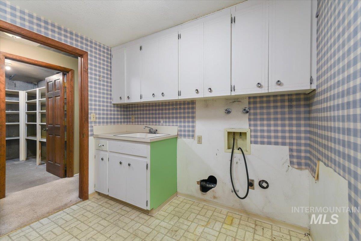 4820 W Hill Rd, Boise, Idaho 83703, 6 Bedrooms, 4 Bathrooms, Residential For Sale, Price $799,900,MLS 98977141