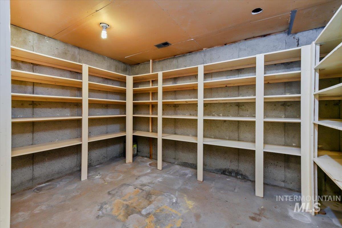 4820 W Hill Rd, Boise, Idaho 83703, 6 Bedrooms, 4 Bathrooms, Residential For Sale, Price $799,900,MLS 98977141