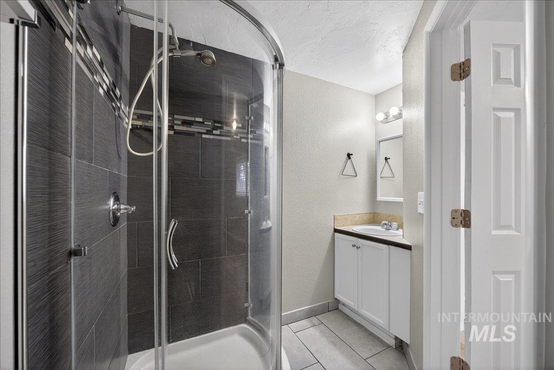 9549 W Linstock, Boise, Idaho 83704, 3 Bedrooms, 2 Bathrooms, Residential For Sale, Price $399,900,MLS 98977143