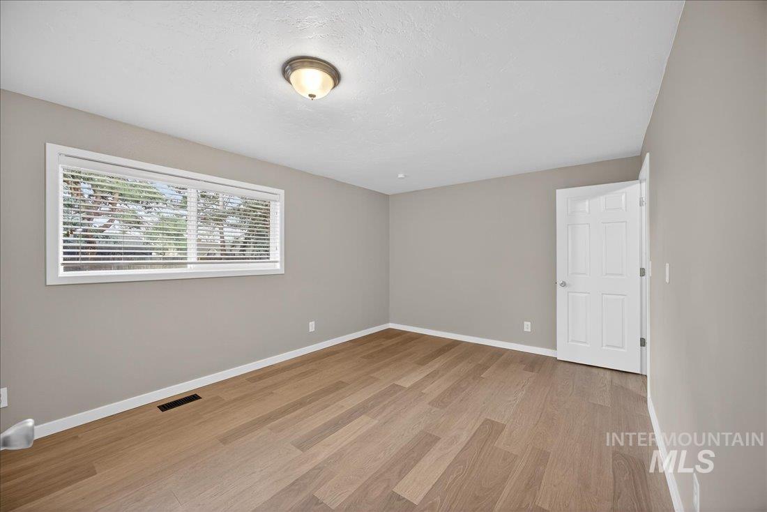 9549 W Linstock, Boise, Idaho 83704, 3 Bedrooms, 2 Bathrooms, Residential For Sale, Price $399,900,MLS 98977143