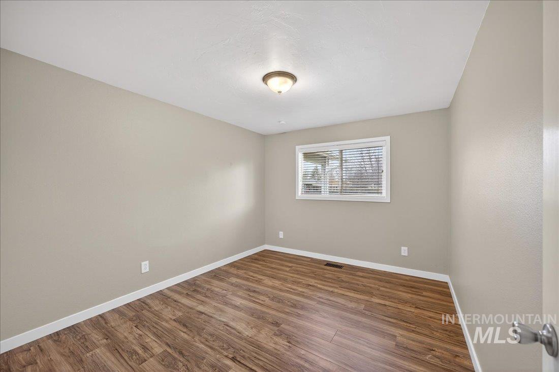 9549 W Linstock, Boise, Idaho 83704, 3 Bedrooms, 2 Bathrooms, Residential For Sale, Price $399,900,MLS 98977143