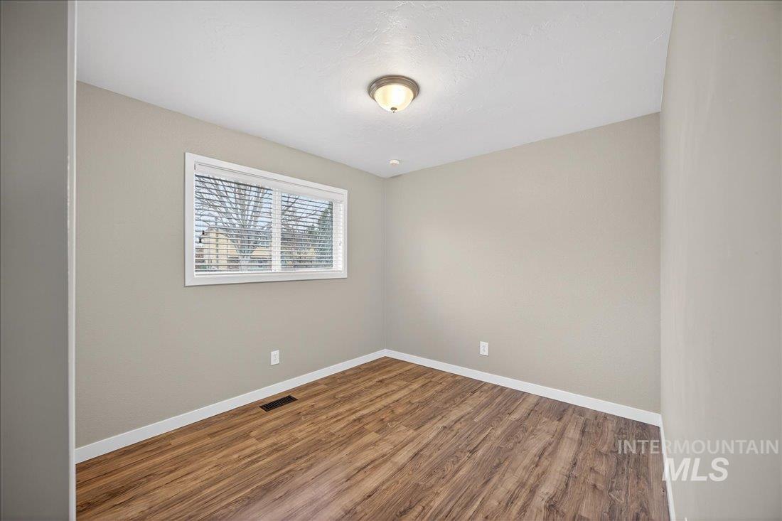 9549 W Linstock, Boise, Idaho 83704, 3 Bedrooms, 2 Bathrooms, Residential For Sale, Price $399,900,MLS 98977143