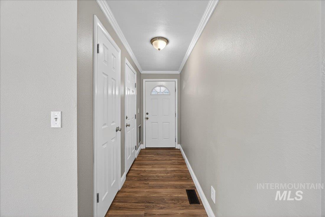 9549 W Linstock, Boise, Idaho 83704, 3 Bedrooms, 2 Bathrooms, Residential For Sale, Price $399,900,MLS 98977143