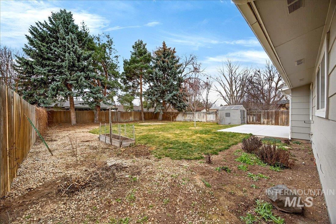 9549 W Linstock, Boise, Idaho 83704, 3 Bedrooms, 2 Bathrooms, Residential For Sale, Price $399,900,MLS 98977143